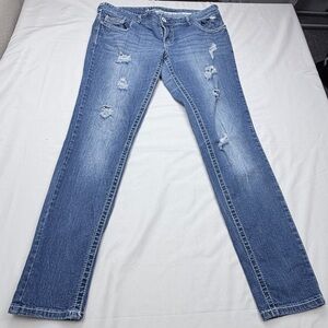 Amethyst Jeans Women's Straight Leg in Distressed Blue